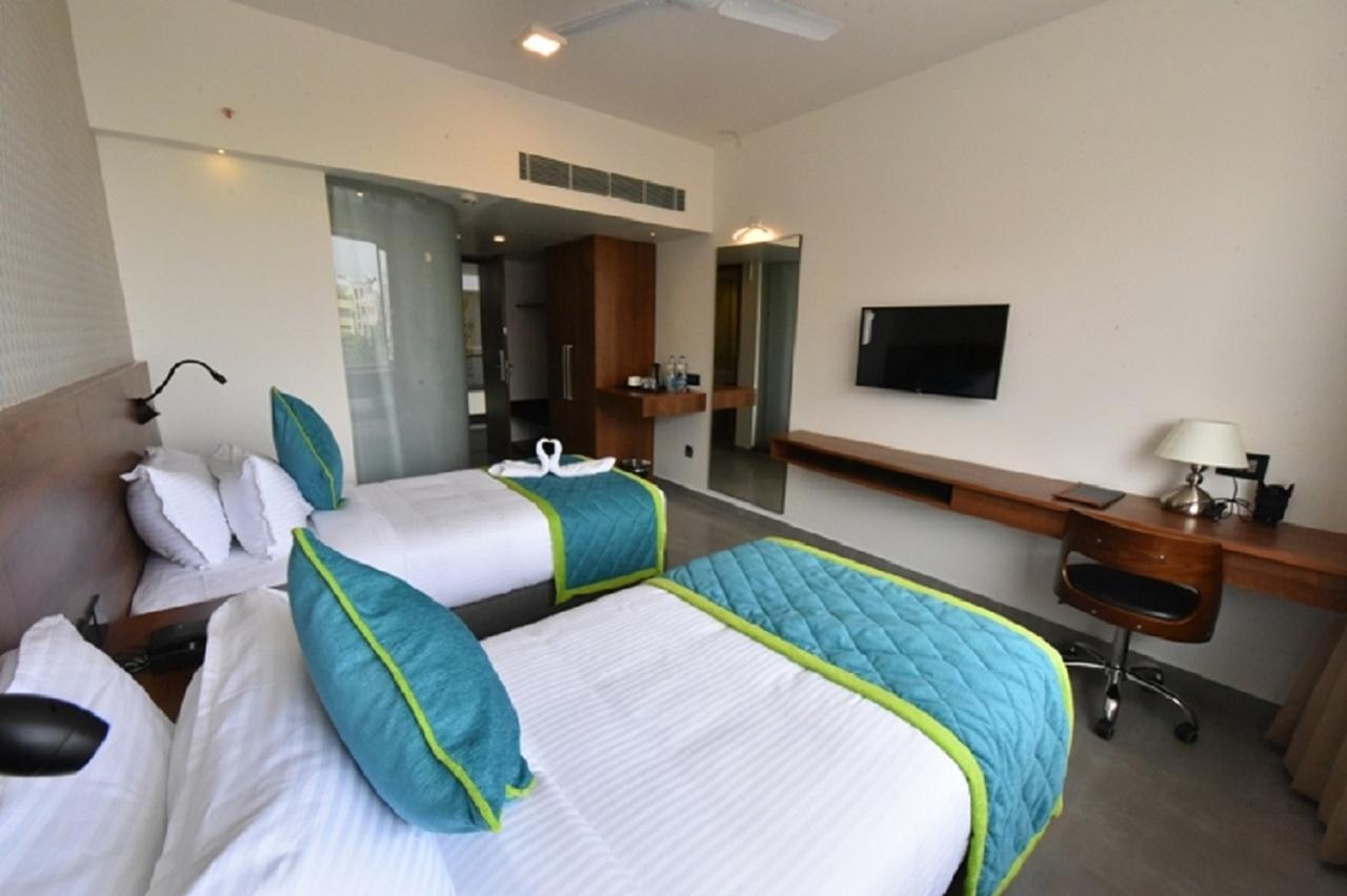 Vivid A Boutique Hotel Tiruchirappalli Ngoại thất bức ảnh