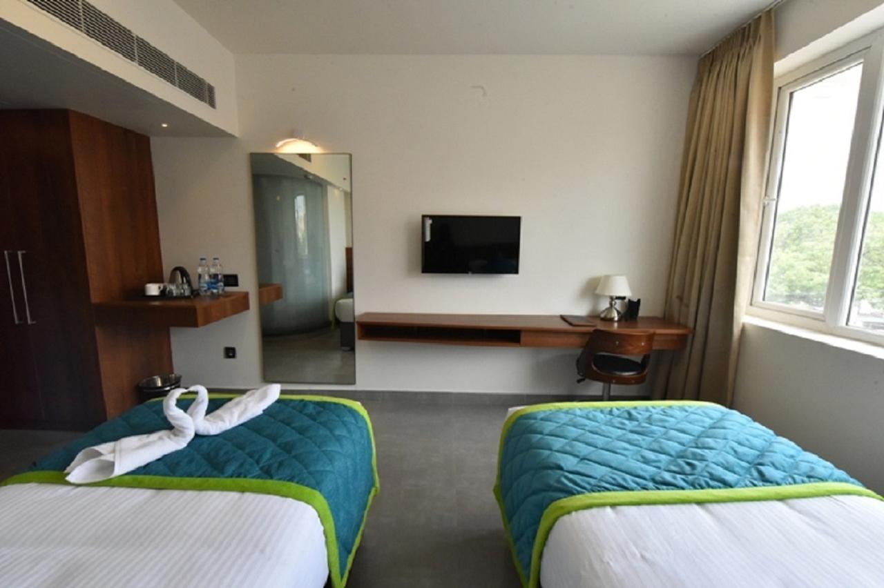 Vivid A Boutique Hotel Tiruchirappalli Ngoại thất bức ảnh