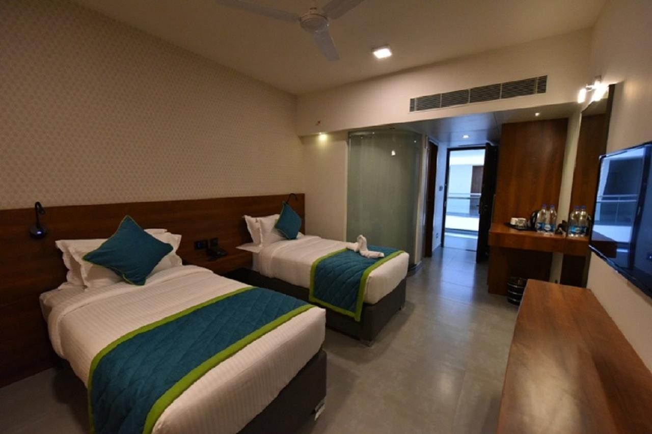 Vivid A Boutique Hotel Tiruchirappalli Ngoại thất bức ảnh