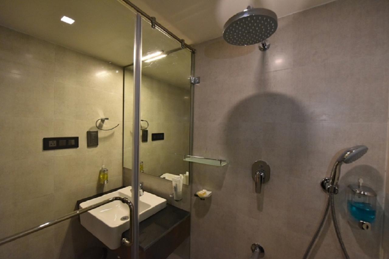 Vivid A Boutique Hotel Tiruchirappalli Ngoại thất bức ảnh